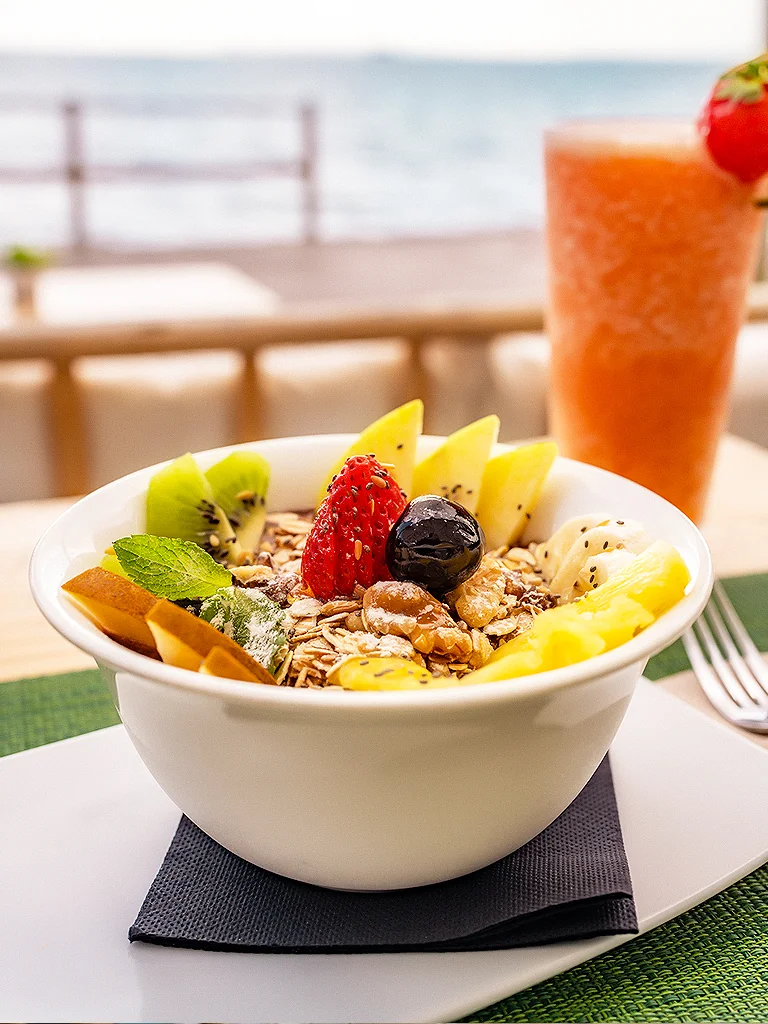 Fresh breakfast bowl at Vanilla Beach