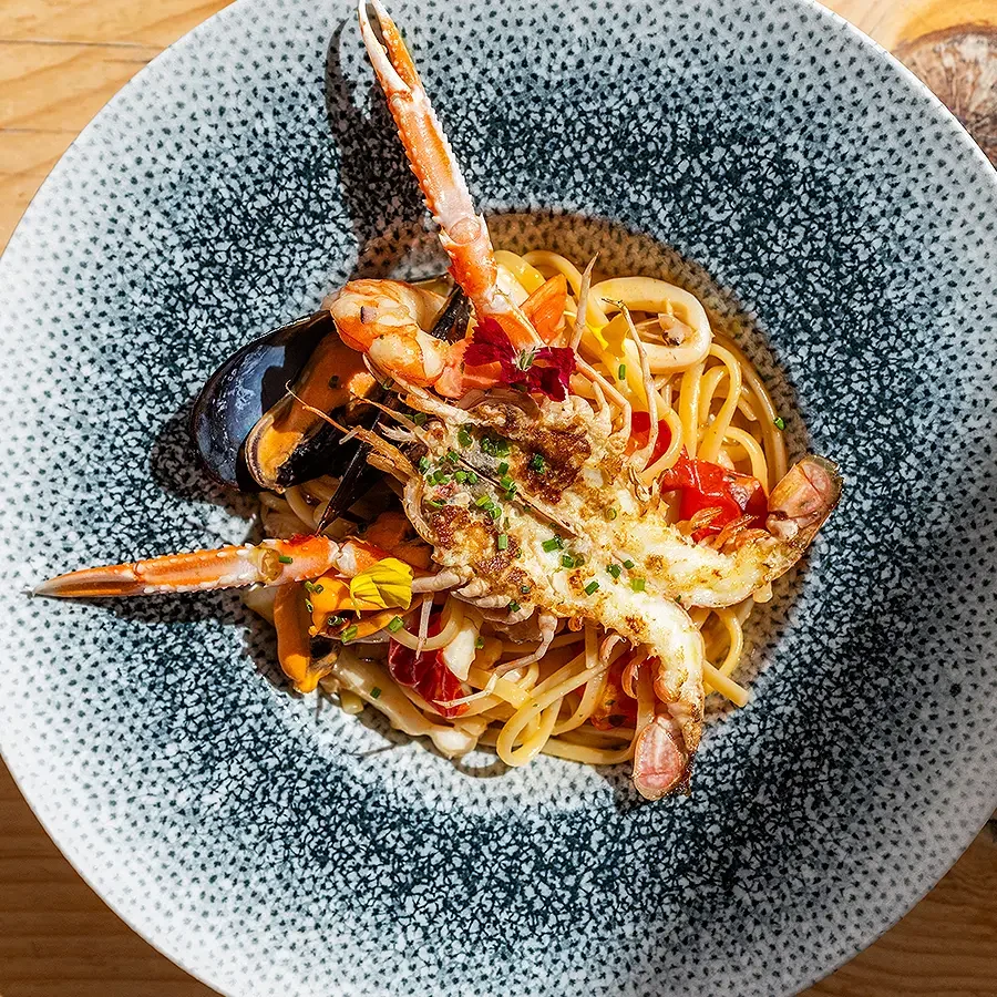 Linguine with sea fruits
